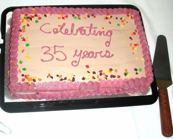 lcgs-35th-anniversary-cake-20160001